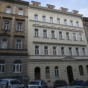 Apartament Continents Nearby Main Train And Bus Station, Praga